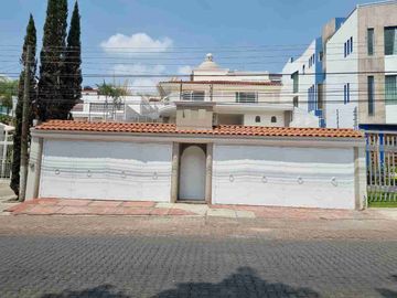 se vende casa  para familia grande   por el cerro del tesoro.  fracc consolidado  cerca de periférico sur  las águilas cruz del sur  López Mateos