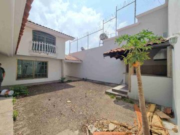 se vende casa  para familia grande   por el cerro del tesoro.  fracc consolidado  cerca de periférico sur  las águilas cruz del sur  López Mateos
