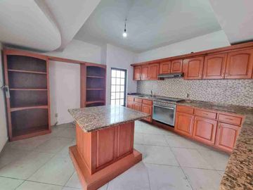 se vende casa  para familia grande   por el cerro del tesoro.  fracc consolidado  cerca de periférico sur  las águilas cruz del sur  López Mateos
