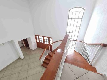 se vende casa  para familia grande   por el cerro del tesoro.  fracc consolidado  cerca de periférico sur  las águilas cruz del sur  López Mateos