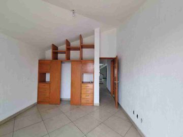 se vende casa  para familia grande   por el cerro del tesoro.  fracc consolidado  cerca de periférico sur  las águilas cruz del sur  López Mateos