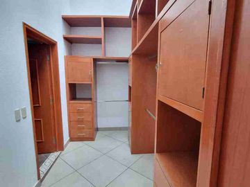 se vende casa  para familia grande   por el cerro del tesoro.  fracc consolidado  cerca de periférico sur  las águilas cruz del sur  López Mateos