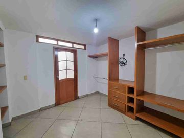 se vende casa  para familia grande   por el cerro del tesoro.  fracc consolidado  cerca de periférico sur  las águilas cruz del sur  López Mateos