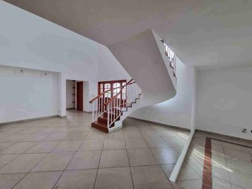 se vende casa  para familia grande   por el cerro del tesoro.  fracc consolidado  cerca de periférico sur  las águilas cruz del sur  López Mateos