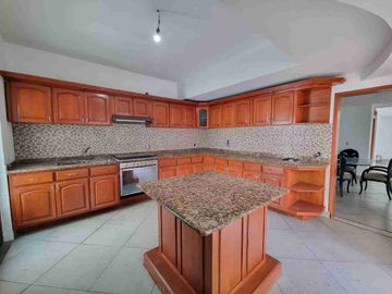 se vende casa  para familia grande   por el cerro del tesoro.  fracc consolidado  cerca de periférico sur  las águilas cruz del sur  López Mateos