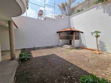 se vende casa  para familia grande   por el cerro del tesoro.  fracc consolidado  cerca de periférico sur  las águilas cruz del sur  López Mateos
