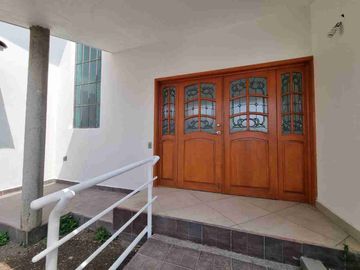 se vende casa  para familia grande   por el cerro del tesoro.  fracc consolidado  cerca de periférico sur  las águilas cruz del sur  López Mateos