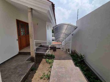 se vende casa  para familia grande   por el cerro del tesoro.  fracc consolidado  cerca de periférico sur  las águilas cruz del sur  López Mateos