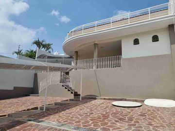 se vende casa  para familia grande   por el cerro del tesoro.  fracc consolidado  cerca de periférico sur  las águilas cruz del sur  López Mateos