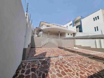 se vende casa  para familia grande   por el cerro del tesoro.  fracc consolidado  cerca de periférico sur  las águilas cruz del sur  López Mateos