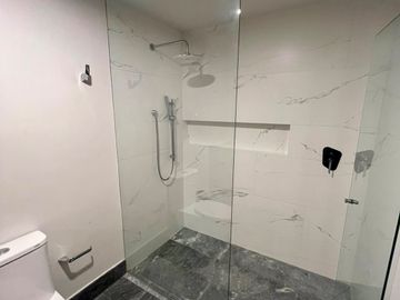 ÚNICO DEPARTAMENTO CON LA MEJOR VISTA DE SHARK TOWER, LADO FRONTAL AL MAR Y CANALES, PRECIO DE OPORTUNIDAD