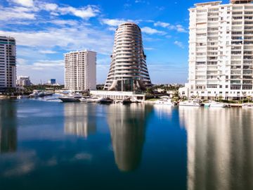 ÚNICO DEPARTAMENTO CON LA MEJOR VISTA DE SHARK TOWER, LADO FRONTAL AL MAR Y CANALES, PRECIO DE OPORTUNIDAD