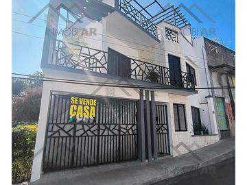 CASA EN VENTA CON 2 PLANTAS UBICADA EN NORTE 10 ORIZABA, VERACRUZ