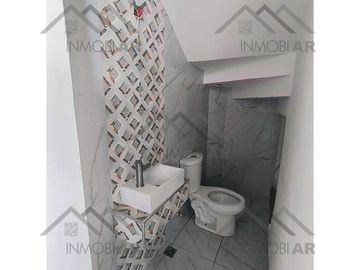 CASA EN VENTA CON 2 PLANTAS UBICADA EN NORTE 10 ORIZABA, VERACRUZ