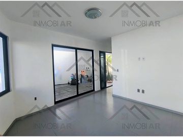 CASA EN VENTA CON 2 PLANTAS UBICADA EN NORTE 10 ORIZABA, VERACRUZ