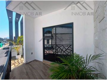 CASA EN VENTA CON 2 PLANTAS UBICADA EN NORTE 10 ORIZABA, VERACRUZ