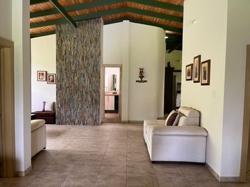 GUAYLLABAMBA CASA QUINTA DE VENTA