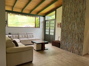 GUAYLLABAMBA CASA QUINTA DE VENTA