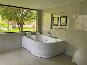 GUAYLLABAMBA CASA QUINTA DE VENTA