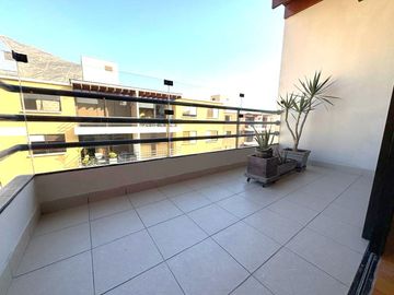 Soleado y Tranquilo Dpto con Terraza Cerca a Upc en Monterrico, Alquiler Surco