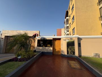 Soleado y Tranquilo Dpto con Terraza Cerca a Upc en Monterrico, Alquiler Surco