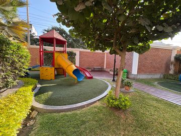 Soleado y Tranquilo Dpto con Terraza Cerca a Upc en Monterrico, Alquiler Surco