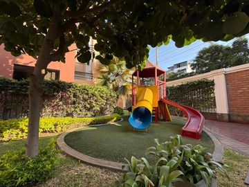 Soleado y Tranquilo Dpto con Terraza Cerca a Upc en Monterrico, Alquiler Surco