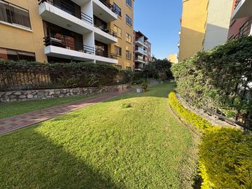 Soleado y Tranquilo Dpto con Terraza Cerca a Upc en Monterrico, Alquiler Surco