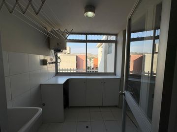 Soleado y Tranquilo Dpto con Terraza Cerca a Upc en Monterrico, Alquiler Surco