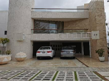 Casa amplia y elegante en Fracc Residencial del Lago