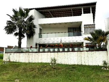 Casa amplia y elegante en Fracc Residencial del Lago