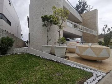 Casa amplia y elegante en Fracc Residencial del Lago