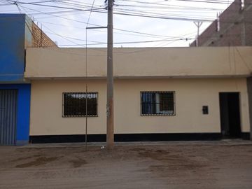 SE VENDE AMPLIA CASA DE 300 m²  CERCA AL MERCADO 3 REGIONES PUENTE PIEDRA