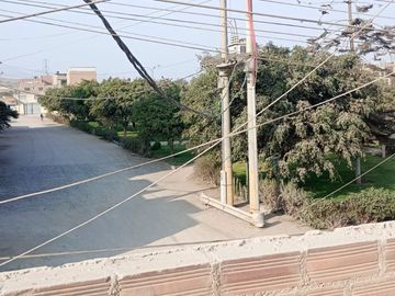 SE VENDE AMPLIA CASA DE 300 m²  CERCA AL MERCADO 3 REGIONES PUENTE PIEDRA