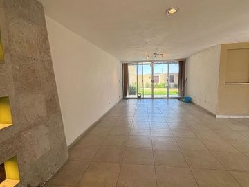 CUMBRES DEL LAGO JURIQUILLA EXCELENTE CASA CON 340 M2 CONSTRUCCION 3 RECAMARAS 3 GARAGES JARDIN