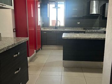 CUMBRES DEL LAGO JURIQUILLA EXCELENTE CASA CON 340 M2 CONSTRUCCION 3 RECAMARAS 3 GARAGES JARDIN