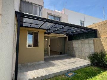 CUMBRES DEL LAGO JURIQUILLA EXCELENTE CASA CON 340 M2 CONSTRUCCION 3 RECAMARAS 3 GARAGES JARDIN