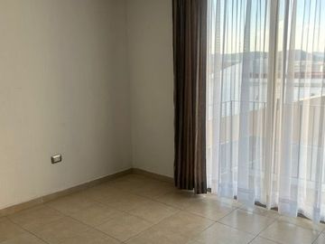 CUMBRES DEL LAGO JURIQUILLA EXCELENTE CASA CON 340 M2 CONSTRUCCION 3 RECAMARAS 3 GARAGES JARDIN