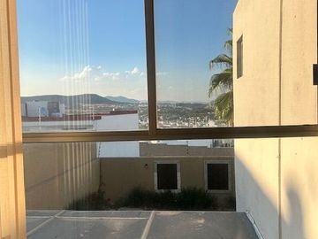 CUMBRES DEL LAGO JURIQUILLA EXCELENTE CASA CON 340 M2 CONSTRUCCION 3 RECAMARAS 3 GARAGES JARDIN
