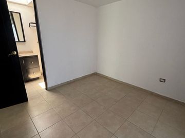 CUMBRES DEL LAGO JURIQUILLA EXCELENTE CASA CON 340 M2 CONSTRUCCION 3 RECAMARAS 3 GARAGES JARDIN