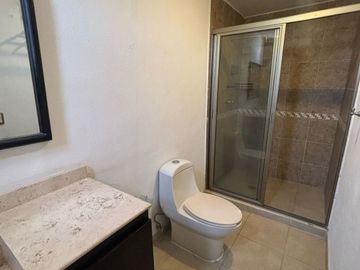 CUMBRES DEL LAGO JURIQUILLA EXCELENTE CASA CON 340 M2 CONSTRUCCION 3 RECAMARAS 3 GARAGES JARDIN