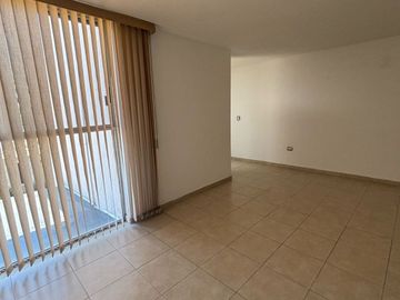 CUMBRES DEL LAGO JURIQUILLA EXCELENTE CASA CON 340 M2 CONSTRUCCION 3 RECAMARAS 3 GARAGES JARDIN