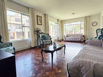 Venta Casa Para Vivienda en Inversion de 3 Pisos en Surco, Encalada, Primavera