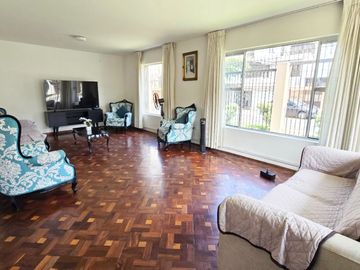 Venta Casa Para Vivienda en Inversion de 3 Pisos en Surco, Encalada, Primavera