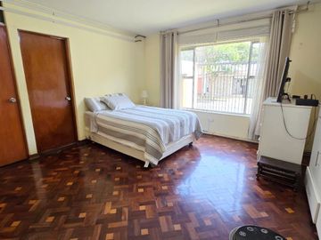 Venta Casa Para Vivienda en Inversion de 3 Pisos en Surco, Encalada, Primavera