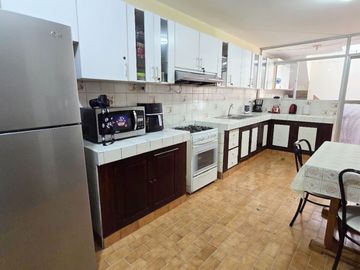 Venta Casa Para Vivienda en Inversion de 3 Pisos en Surco, Encalada, Primavera