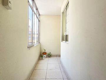 Venta Casa Para Vivienda en Inversion de 3 Pisos en Surco, Encalada, Primavera