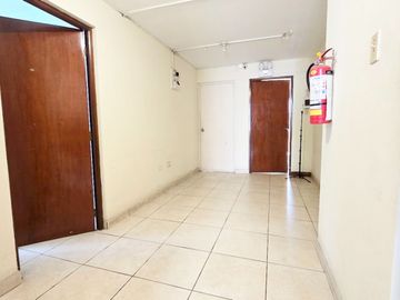 Venta Casa Para Vivienda en Inversion de 3 Pisos en Surco, Encalada, Primavera