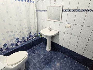 Venta Casa Para Vivienda en Inversion de 3 Pisos en Surco, Encalada, Primavera