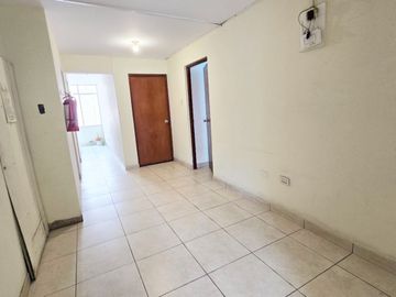 Venta Casa Para Vivienda en Inversion de 3 Pisos en Surco, Encalada, Primavera